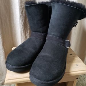Black shearling boots